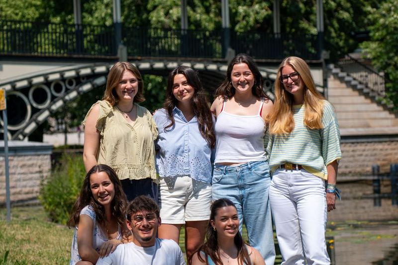HumanITEEM, portrait de groupe de sept membres de l'association