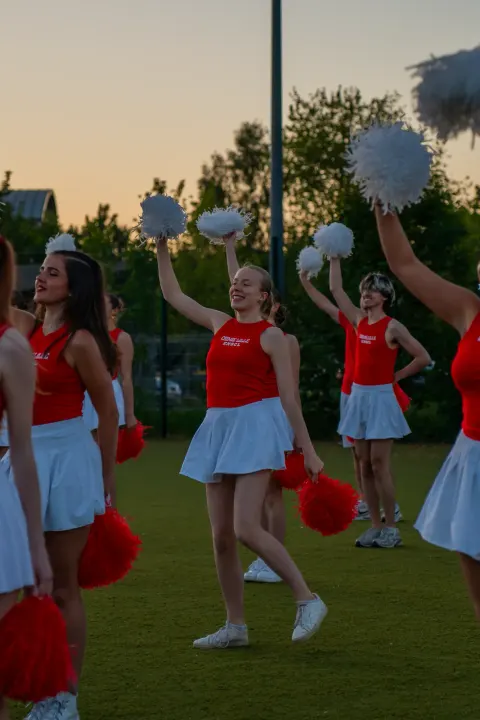 Cheerleading routine, competition day